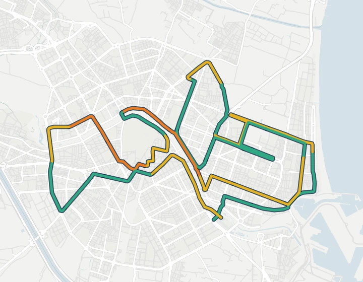 Map of the Valencia Marathon course through the city, from the City of Arts and Sciences out to the sea, through the old city and back, each stretch coloured by how hard the weather usually made it for a 5:40 per km runner.